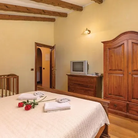 Pet Friendly Home In Visnjan Višnjan