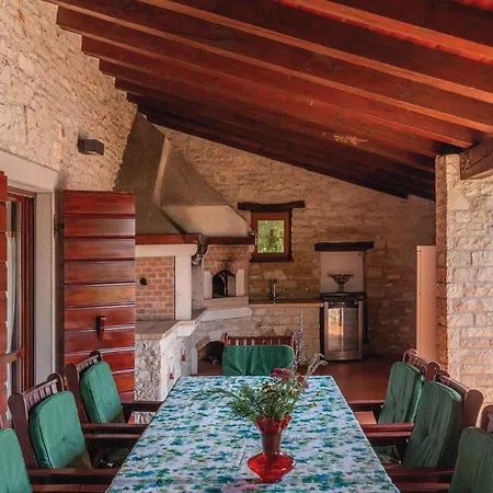 Pet Friendly Home In Visnjan Tatil Evi Višnjan