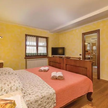 Pet Friendly Home In Visnjan Prázdninový dům