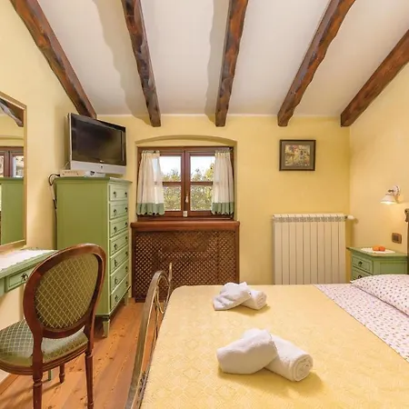 Pet Friendly Home In Visnjan Prázdninový dům