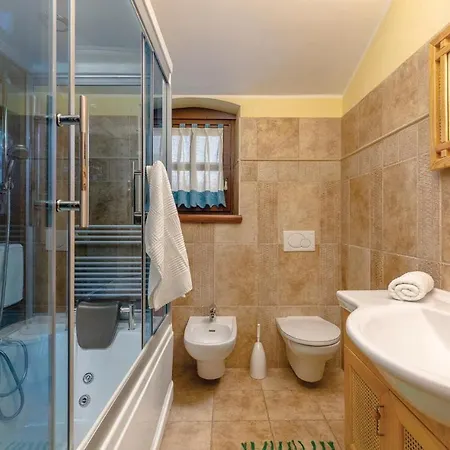 Awesome In With Jacuzzi *