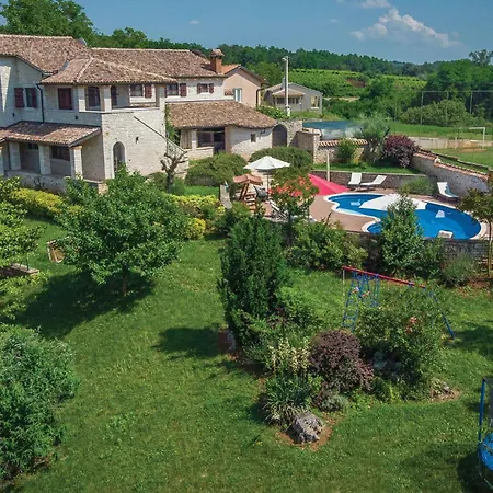 Сasa de vacaciones Awesome In With Jacuzzi